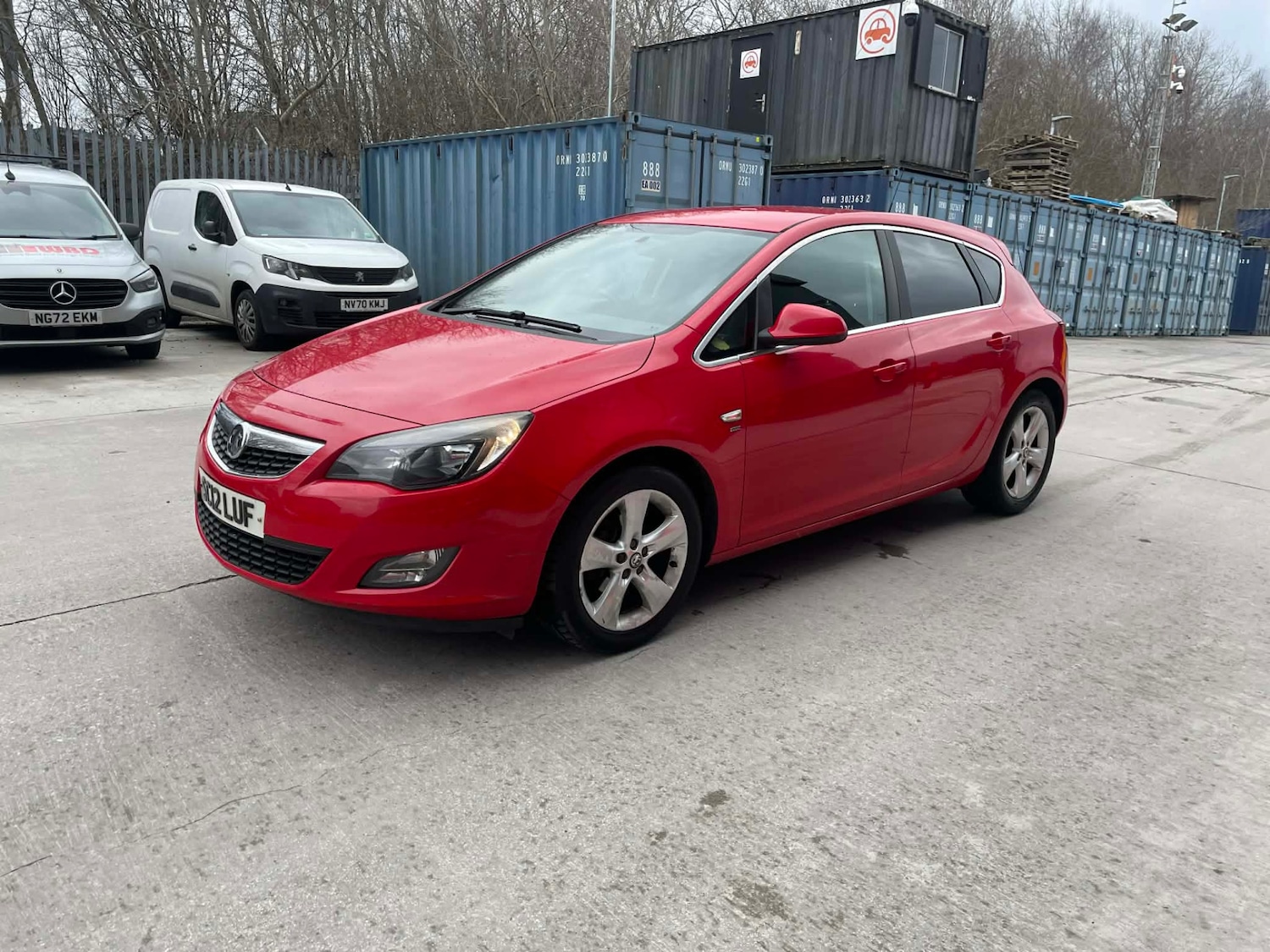 Used Vauxhall Astra 2012 for sale - 77297352: Photo 2