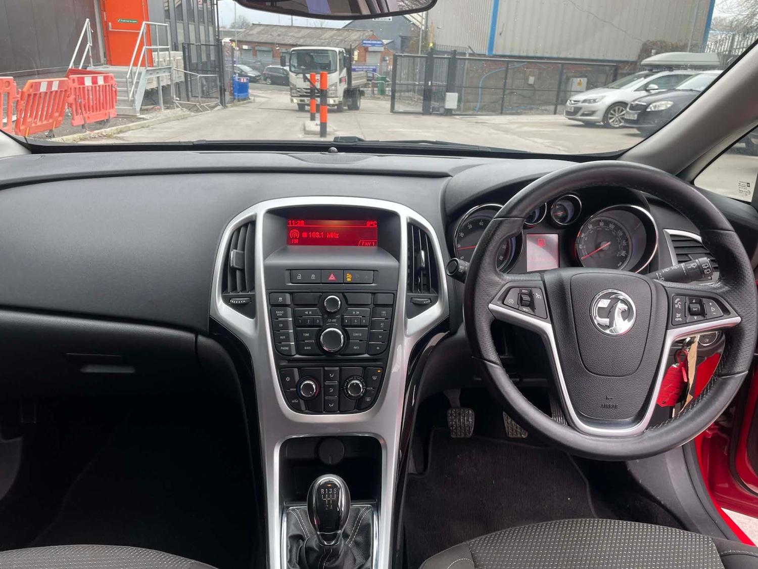 Used Vauxhall Astra 2012 for sale - 77297352: Photo 5