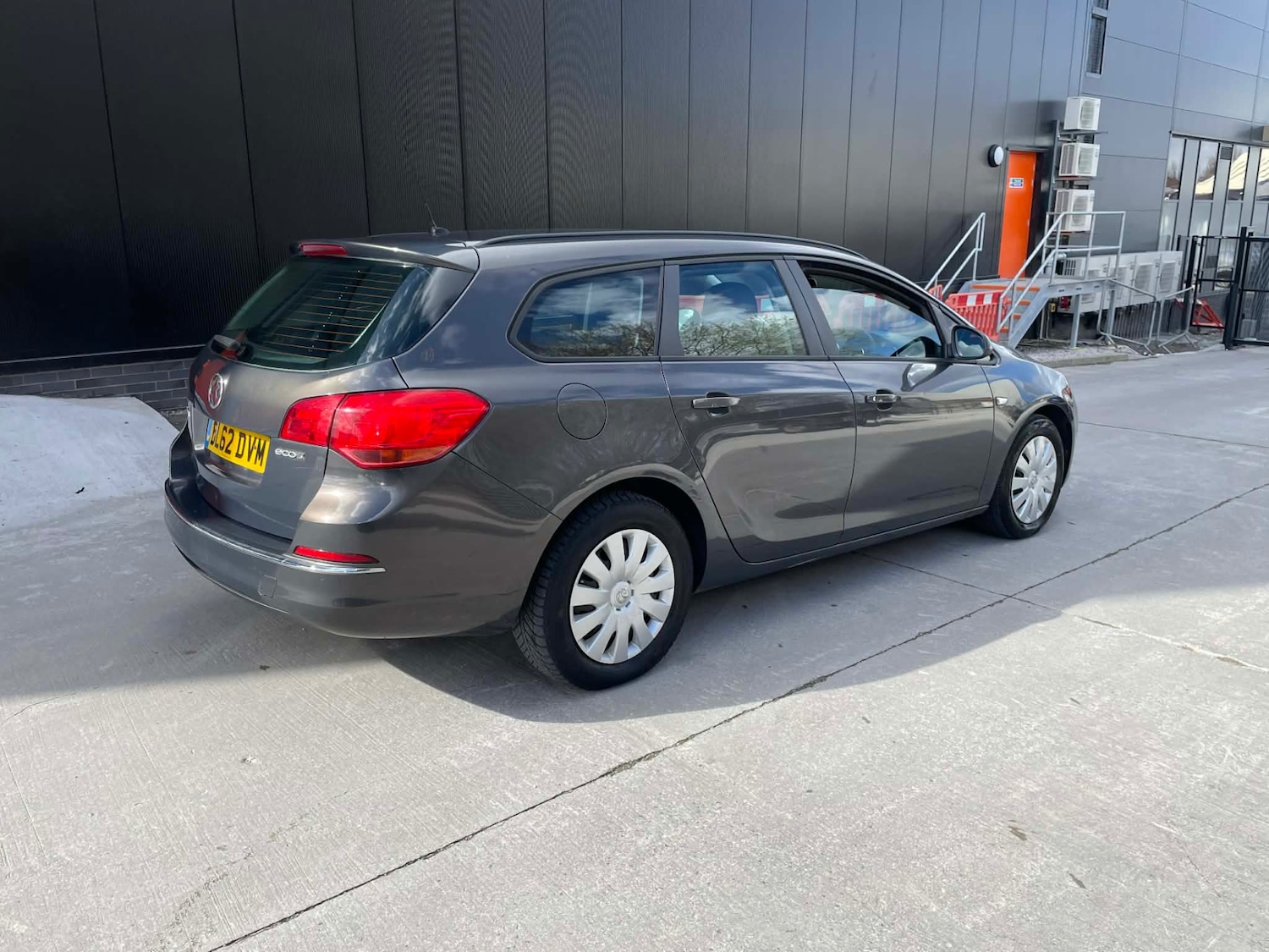 Used Vauxhall Astra 2013 for sale - 77888906: Photo 2