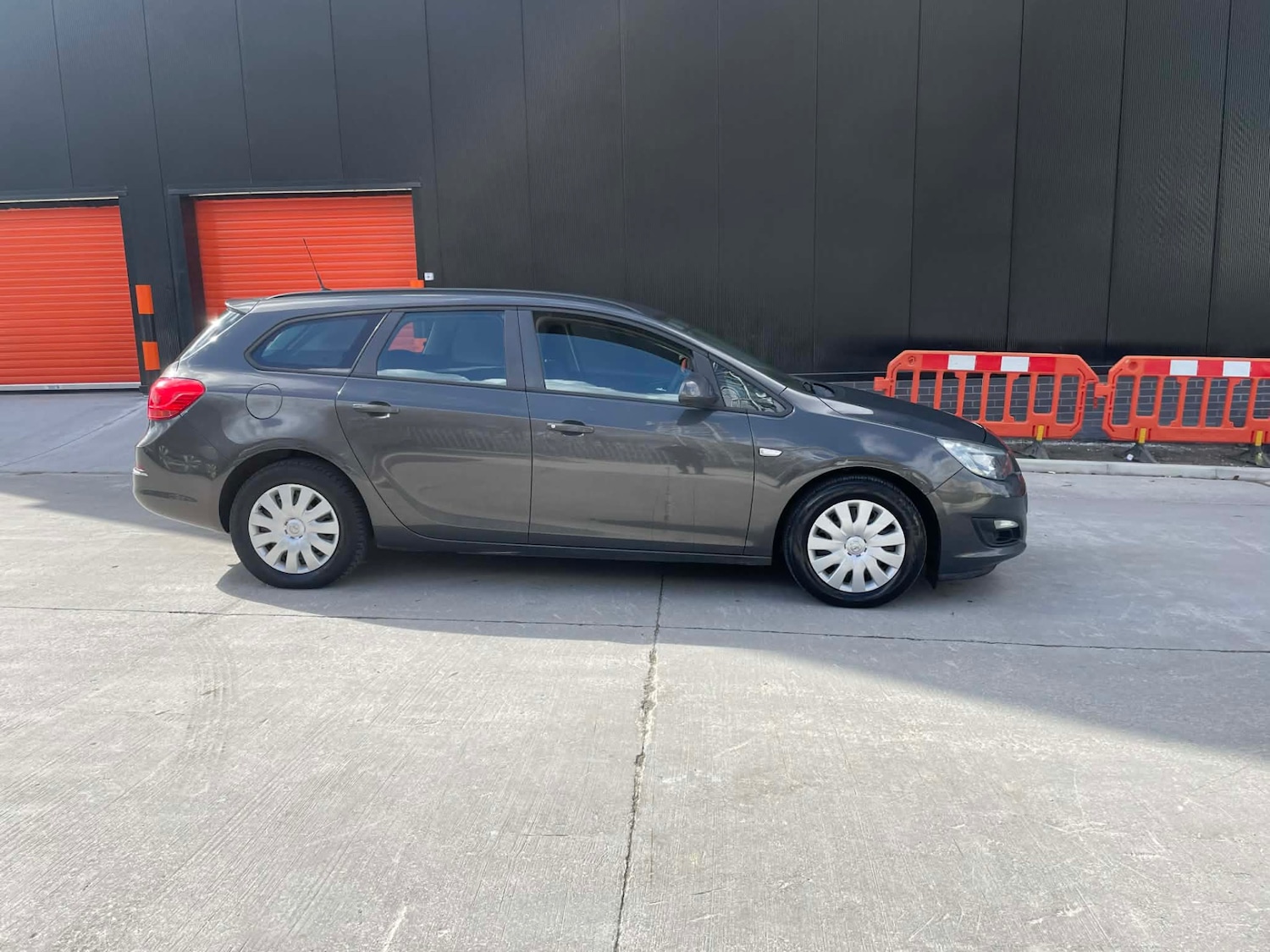 Used Vauxhall Astra 2013 for sale - 77888906: Photo 3