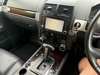 Used Volkswagen Touareg 2006 for sale - 75581750: Photo