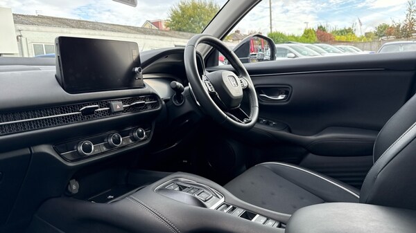 Used Honda ZR-V 2024 for sale - 76117032: Photo 2