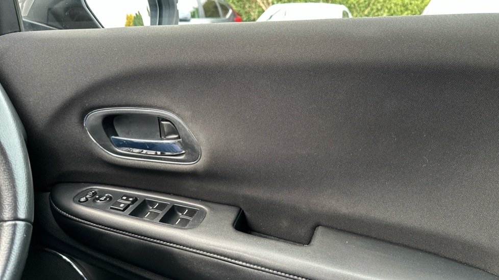 Used Honda HR-V 2017 for sale - 77082476: Photo 29