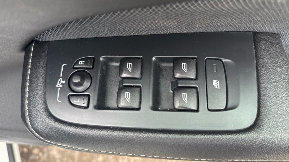 Used Volvo V60 2019 for sale - 76233968: Photo 30