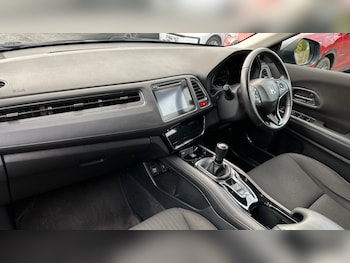 Used Honda HR-V 2017 for sale - 76984101: Photo