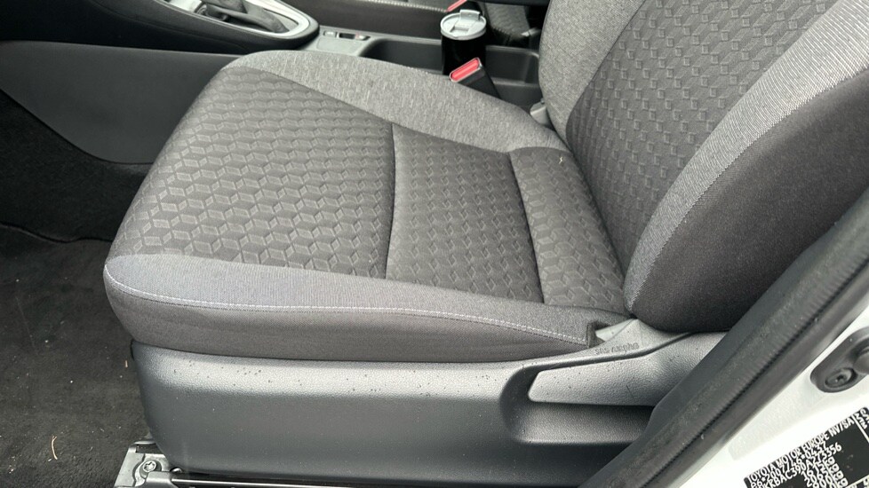 Used Toyota Yaris 2023 for sale - 76580070: Photo 32