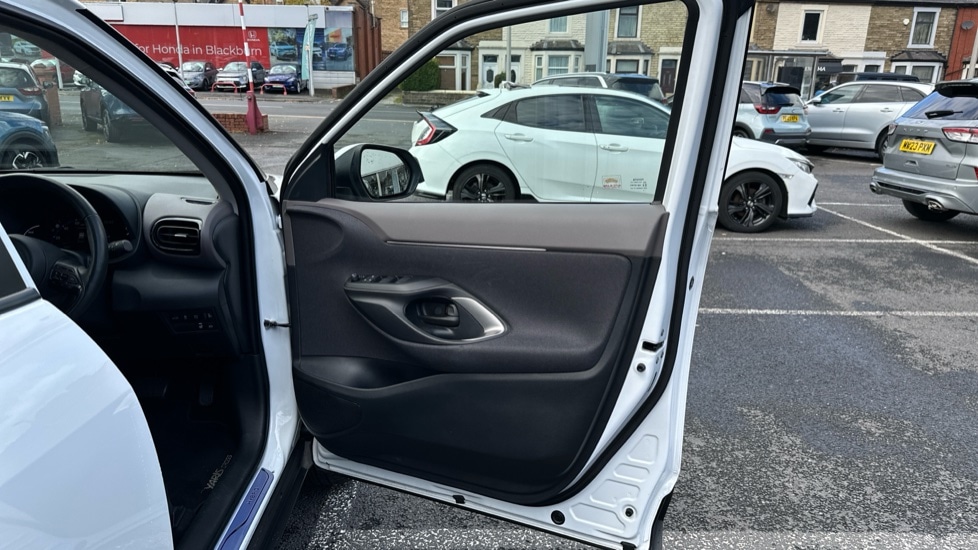 Used Toyota Yaris Cross 2023 for sale - 76079436: Photo 30