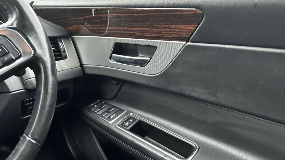 Used Jaguar XF 2018 for sale - 76817649: Photo 29