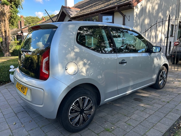 Used Volkswagen up! 2015 for sale - 75628250: Photo 3
