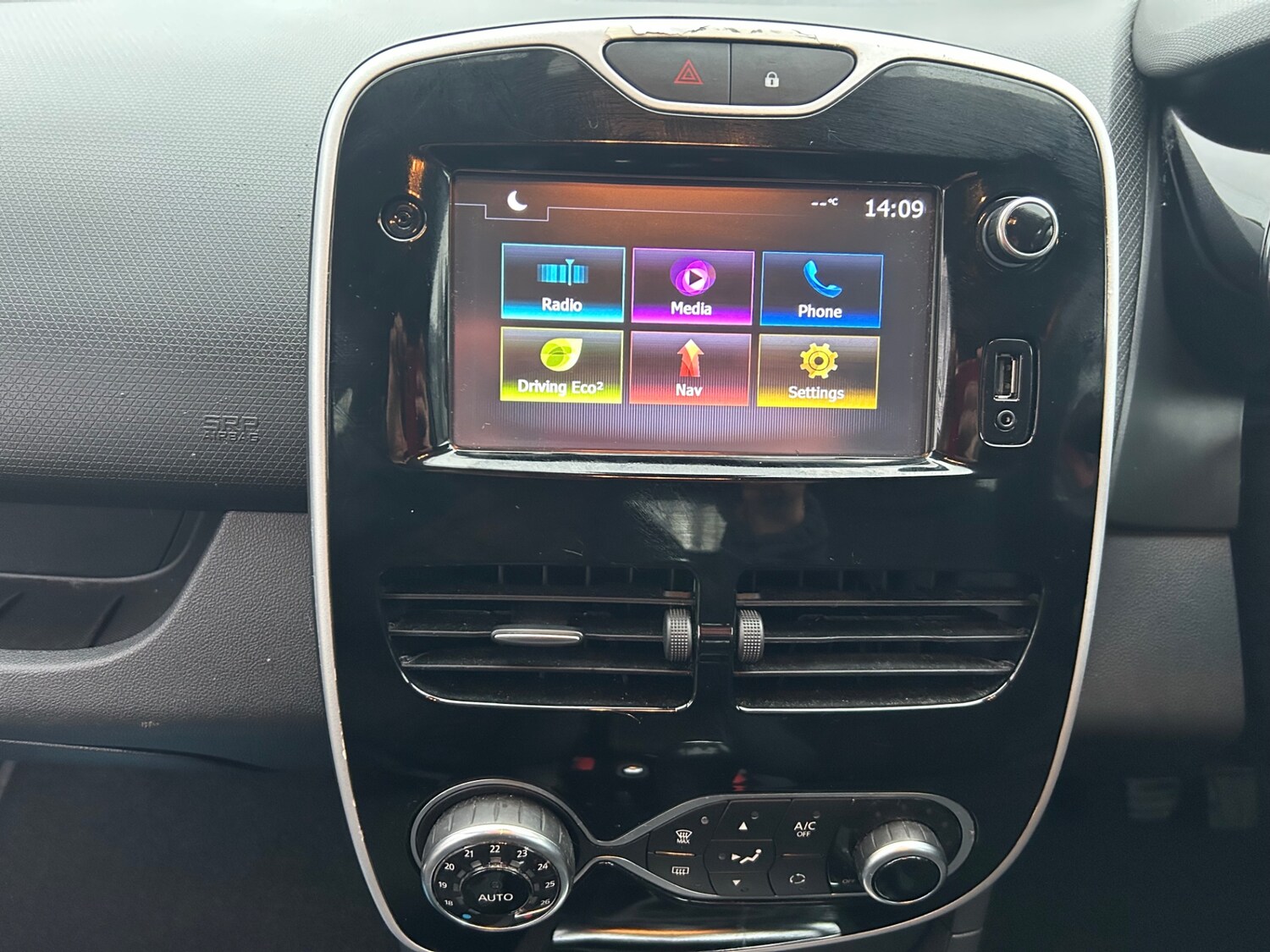 Used Renault Clio 2016 for sale - 76885226: Photo 30