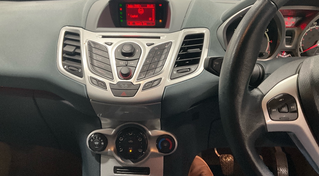 Used Ford Fiesta 2010 for sale - 76555362: Photo 4