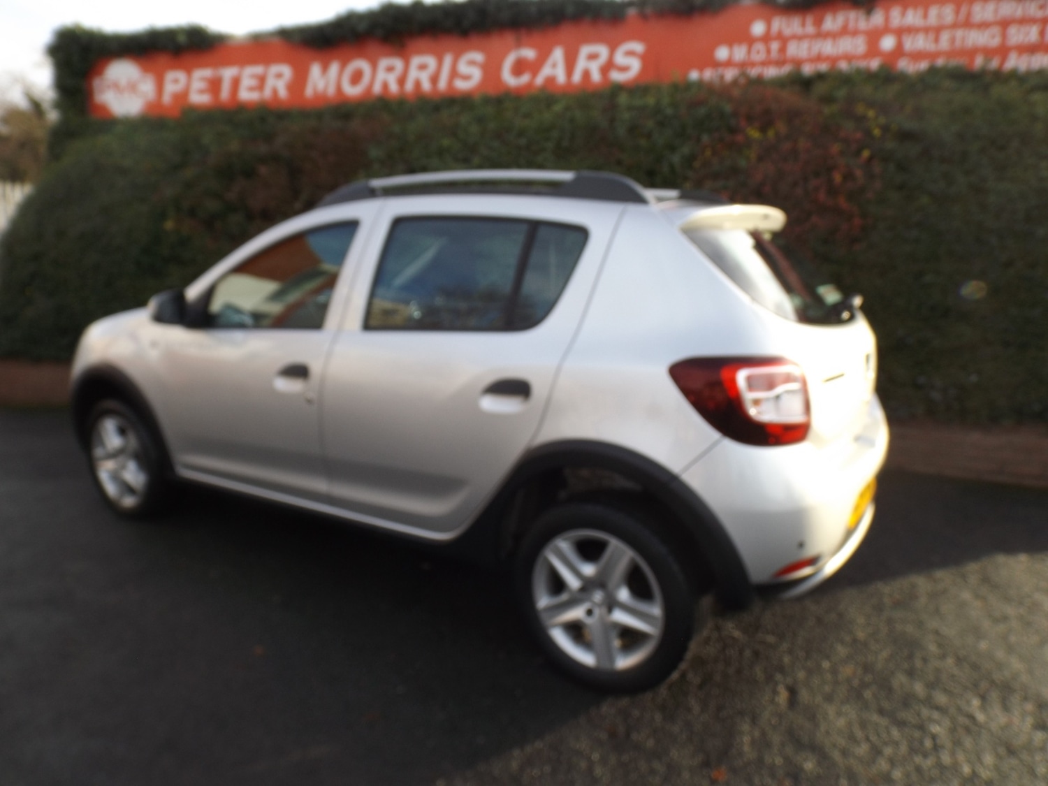 Used Dacia Sandero Stepway 2014 for sale - 76879319: Photo 2