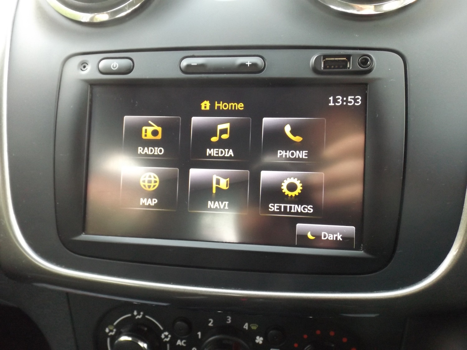 Used Dacia Sandero Stepway 2014 for sale - 76879319: Photo 3