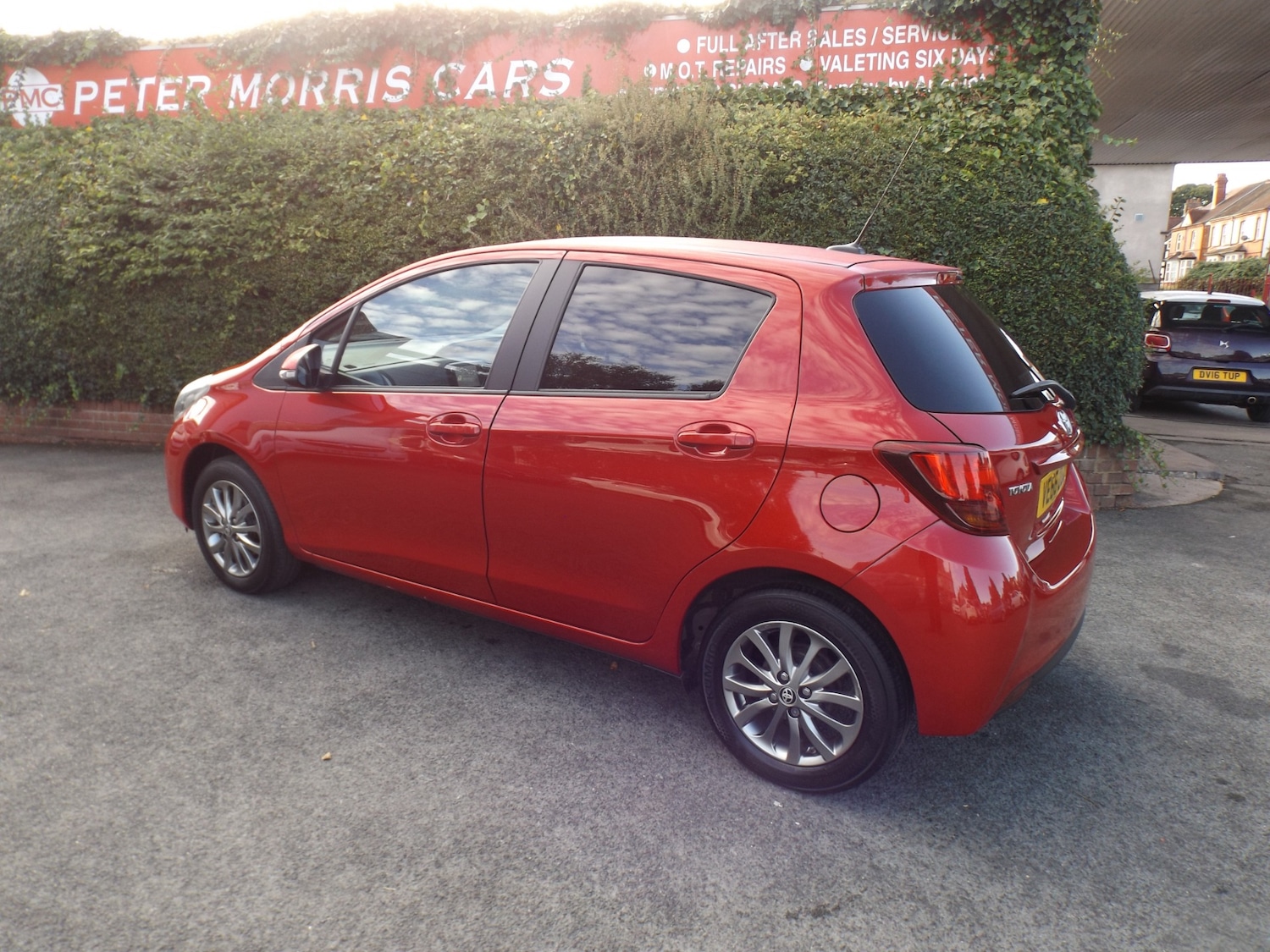 Used Toyota Yaris 2016 for sale - 76113875: Photo 2