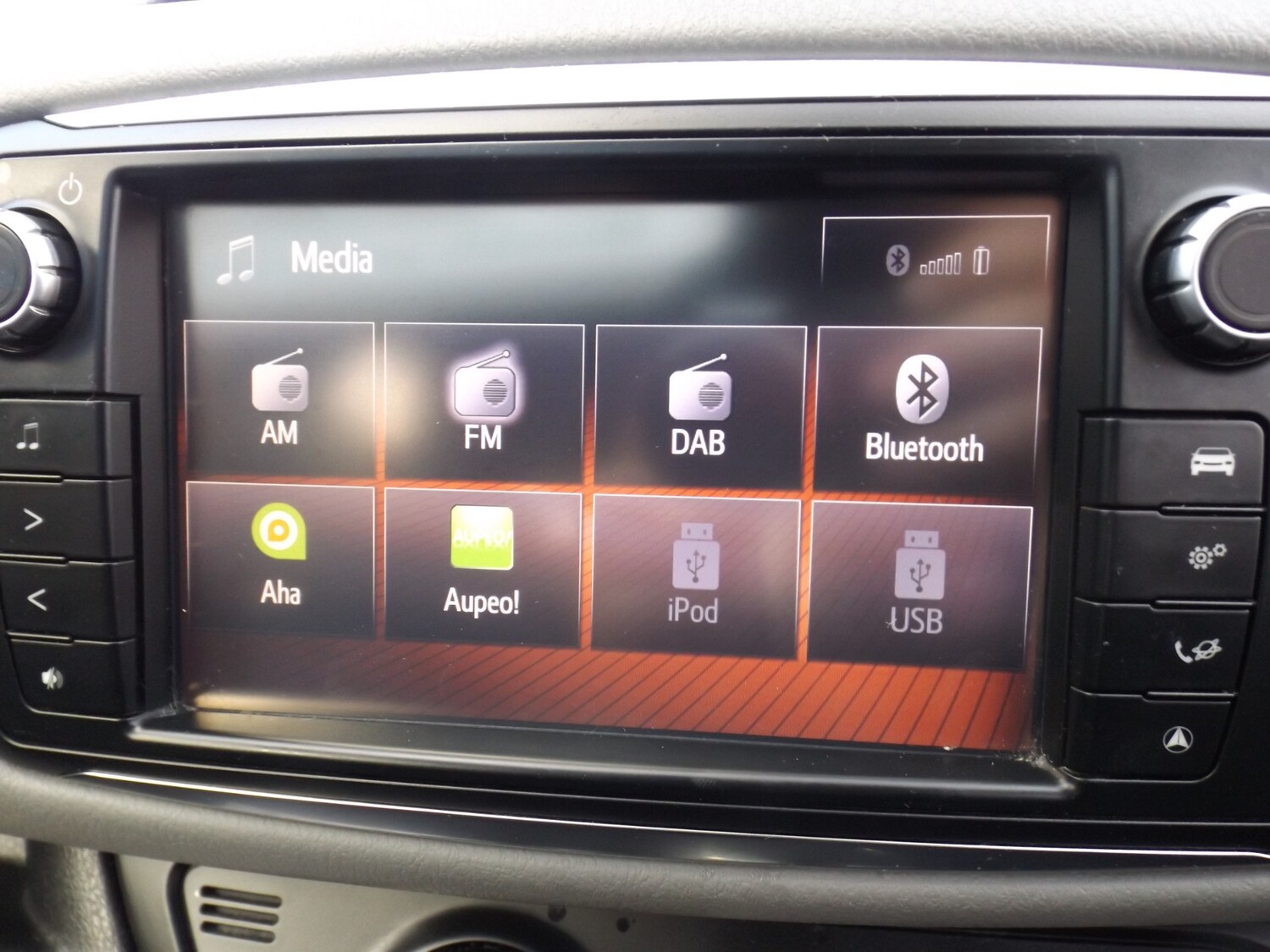 Used Toyota Yaris 2016 for sale - 76113875: Photo 5