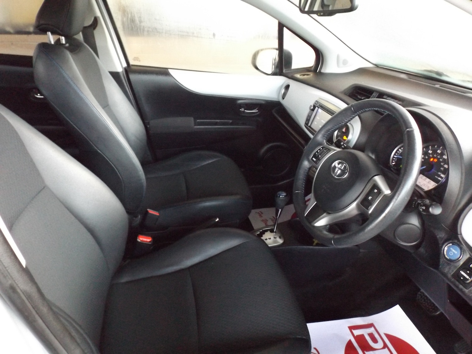 Used Toyota Yaris 2012 for sale - 76532294: Photo 3