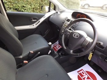 Used Toyota Yaris 2010 for sale - 76437305: Photo