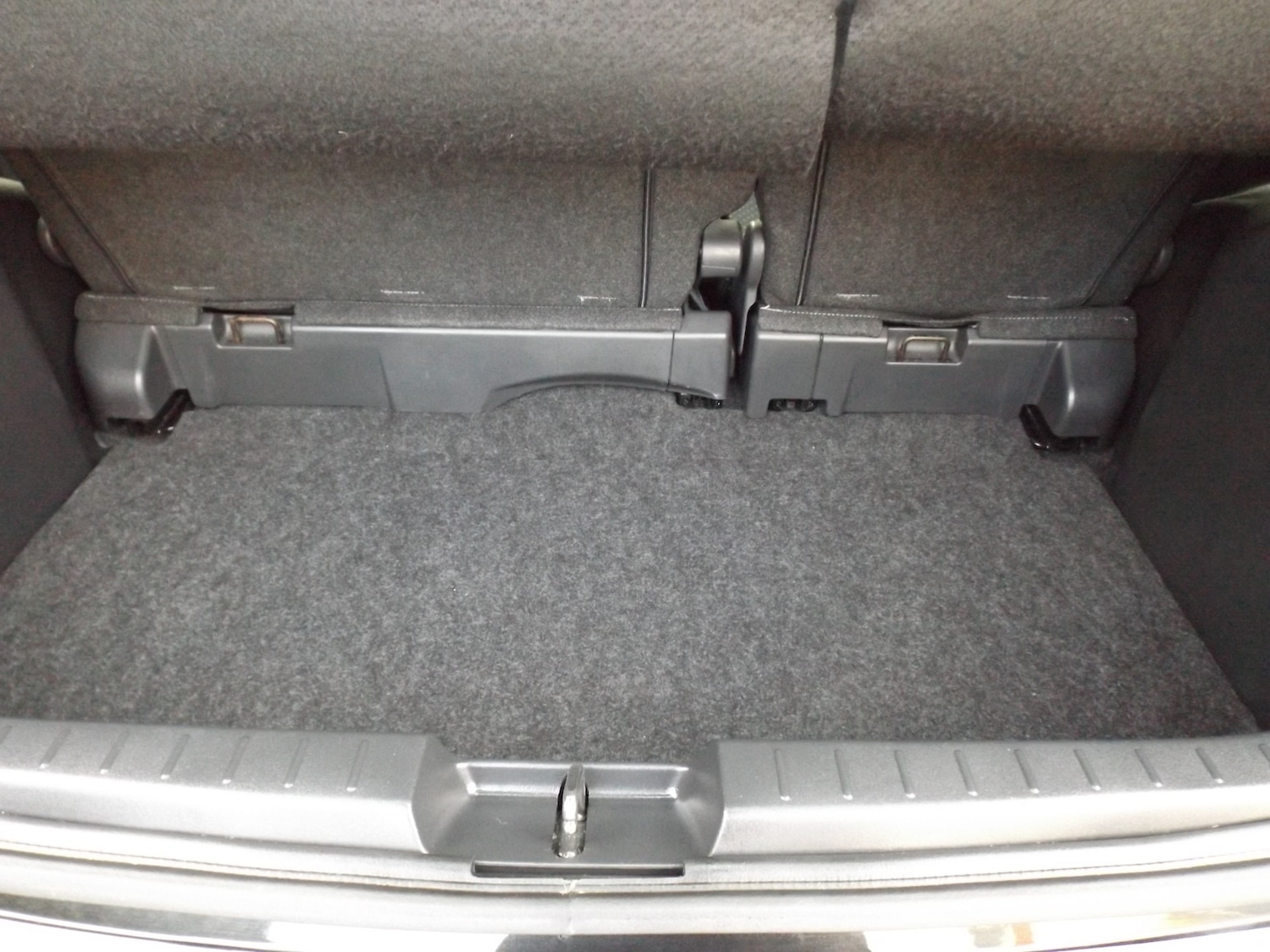 Used Toyota Yaris 2010 for sale - 76437305: Photo 6