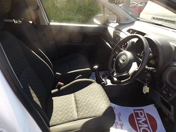 Used Toyota Yaris 2013 for sale - 77847478: Photo