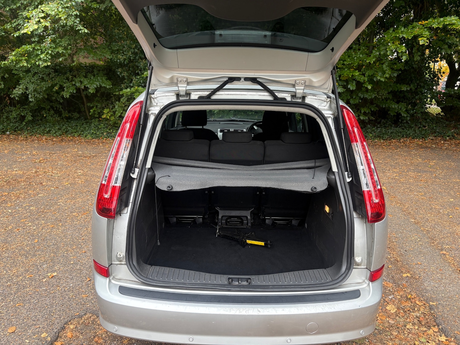 Used Ford C-Max 2010 for sale - 76252311: Photo 7