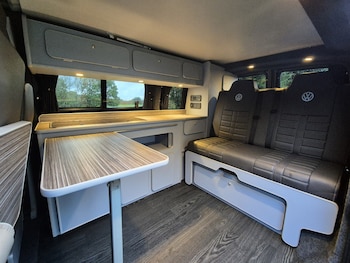 Used Volkswagen Transporter 2019 for sale - 76840573: Photo