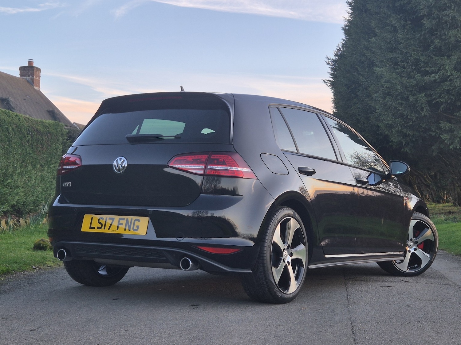 Used Volkswagen Golf 2017 for sale - 77453076: Photo 2