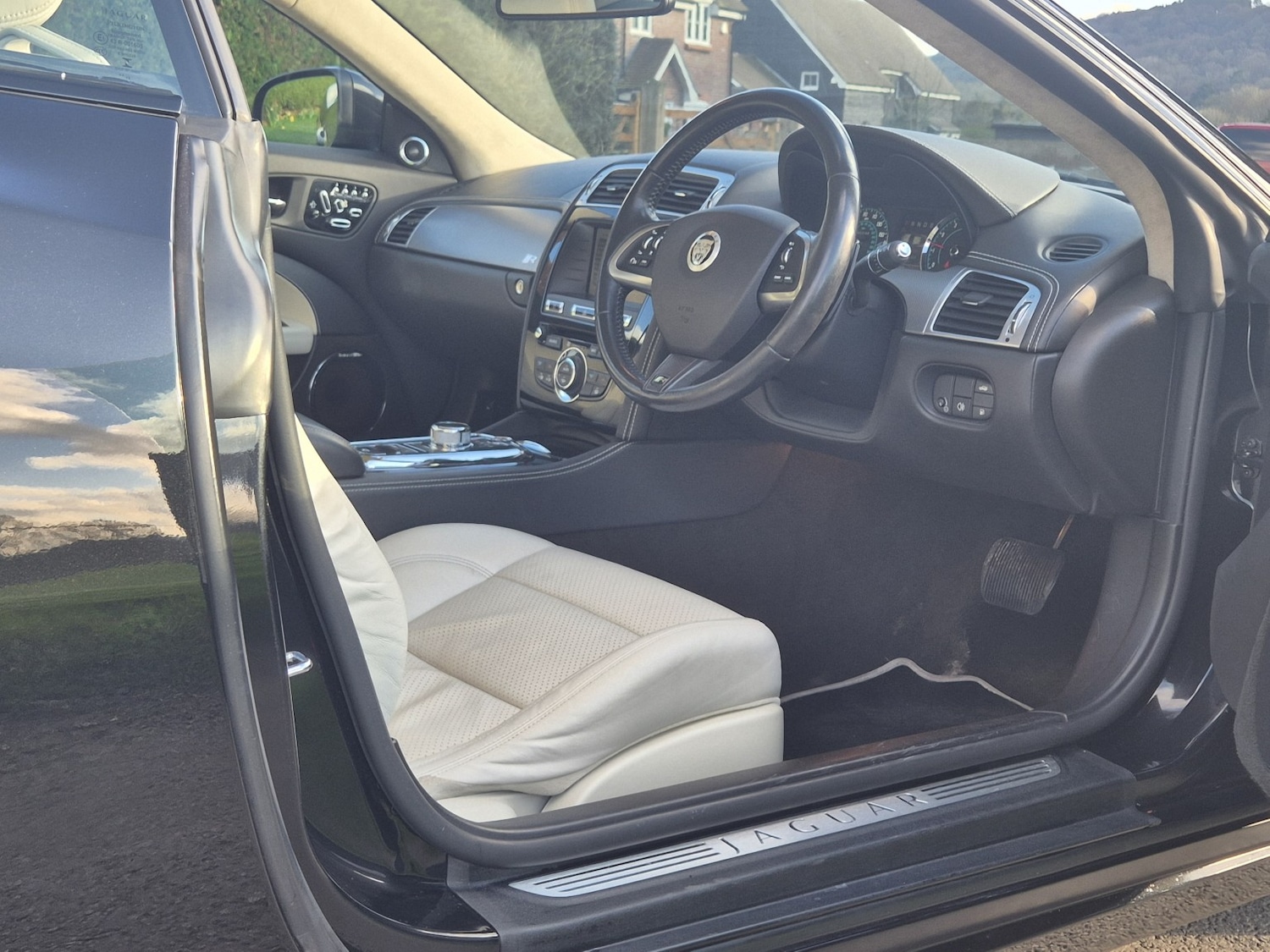 Used Jaguar XKR 2013 for sale - 78121531: Photo 10