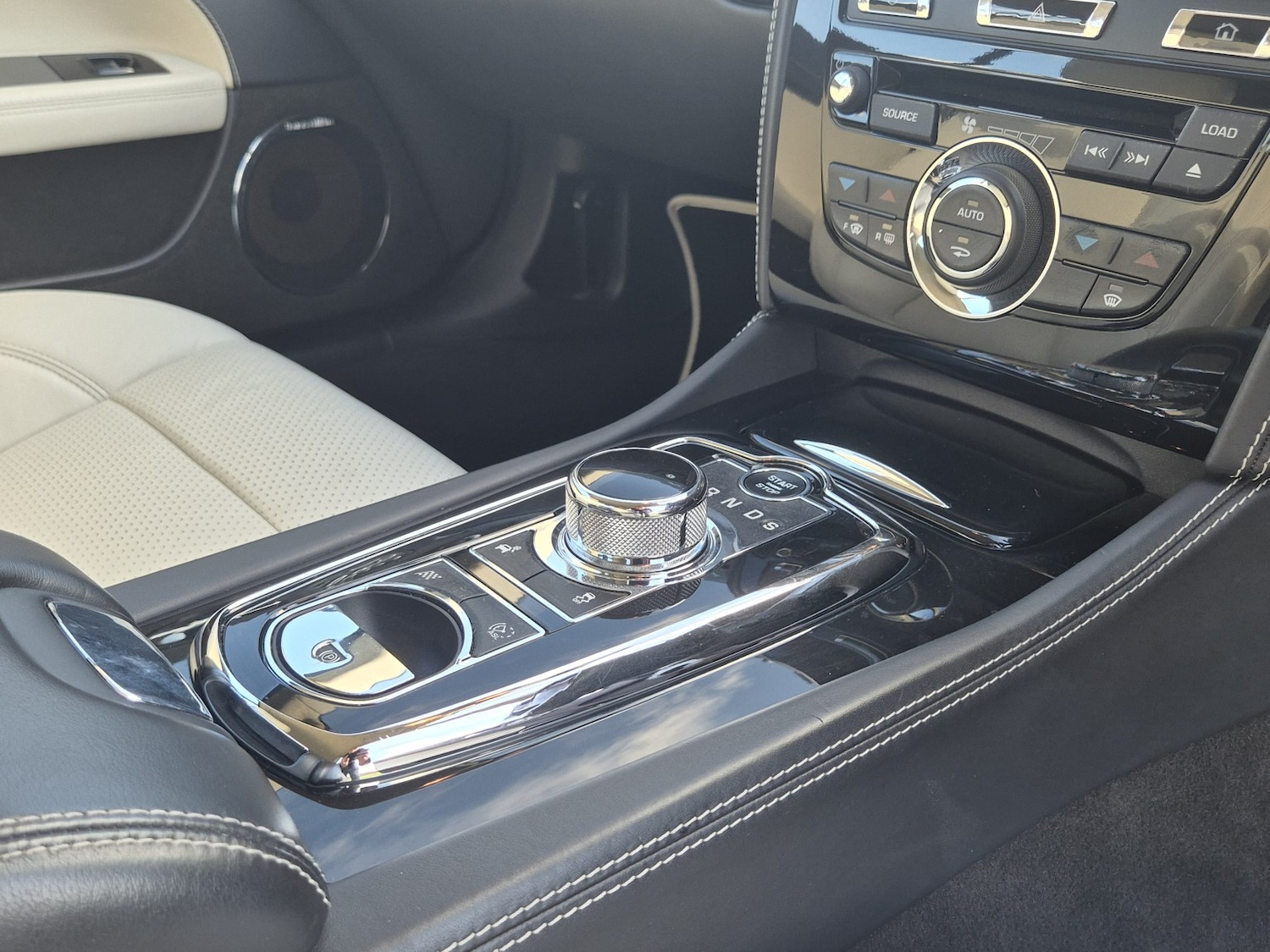 Used Jaguar XKR 2013 for sale - 78121531: Photo 14