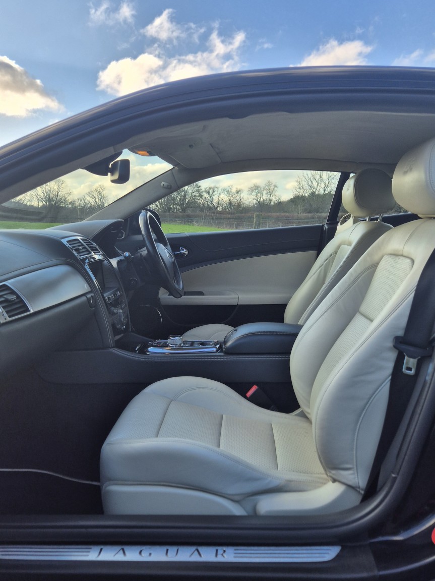 Used Jaguar XKR 2013 for sale - 78121531: Photo 22