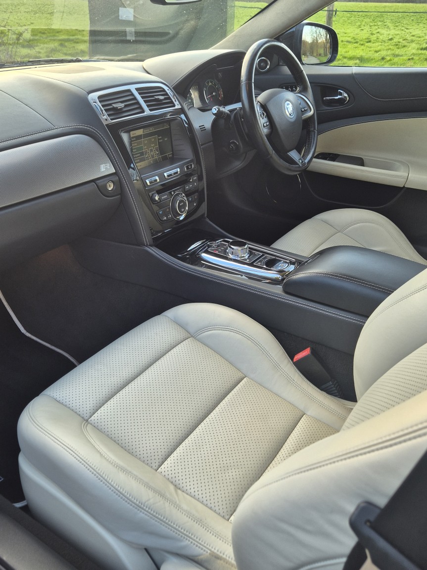 Used Jaguar XKR 2013 for sale - 78121531: Photo 23