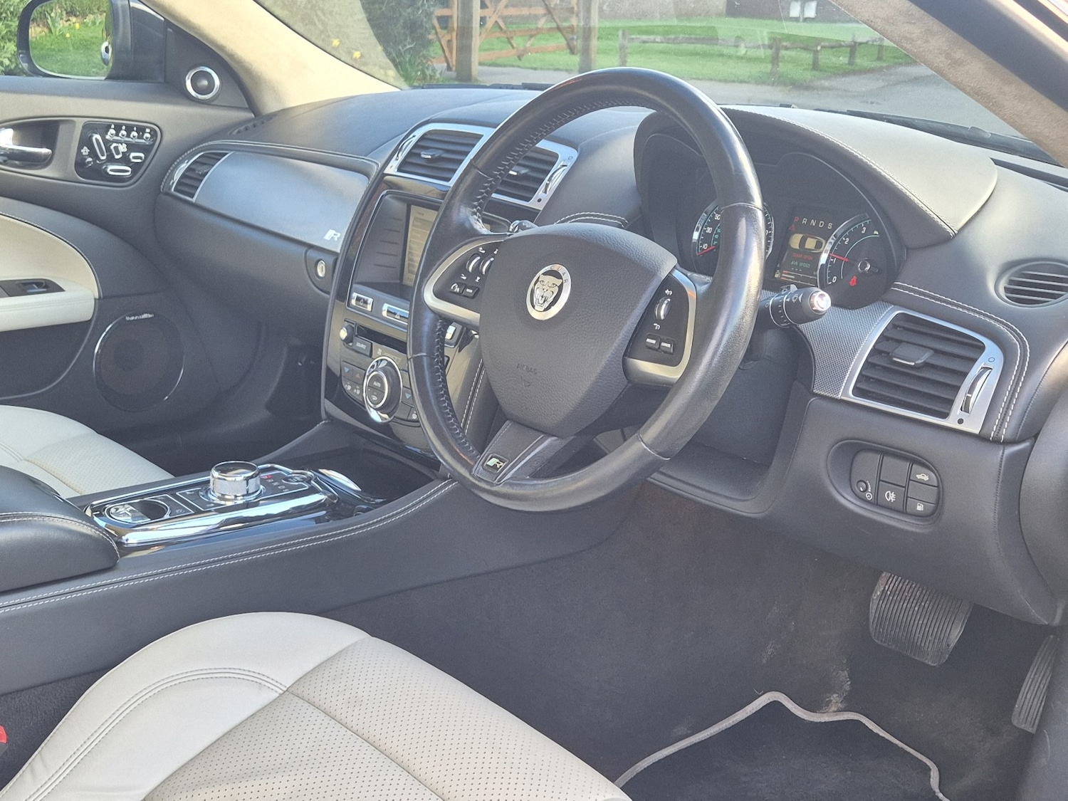 Used Jaguar XKR 2013 for sale - 78121531: Photo 24