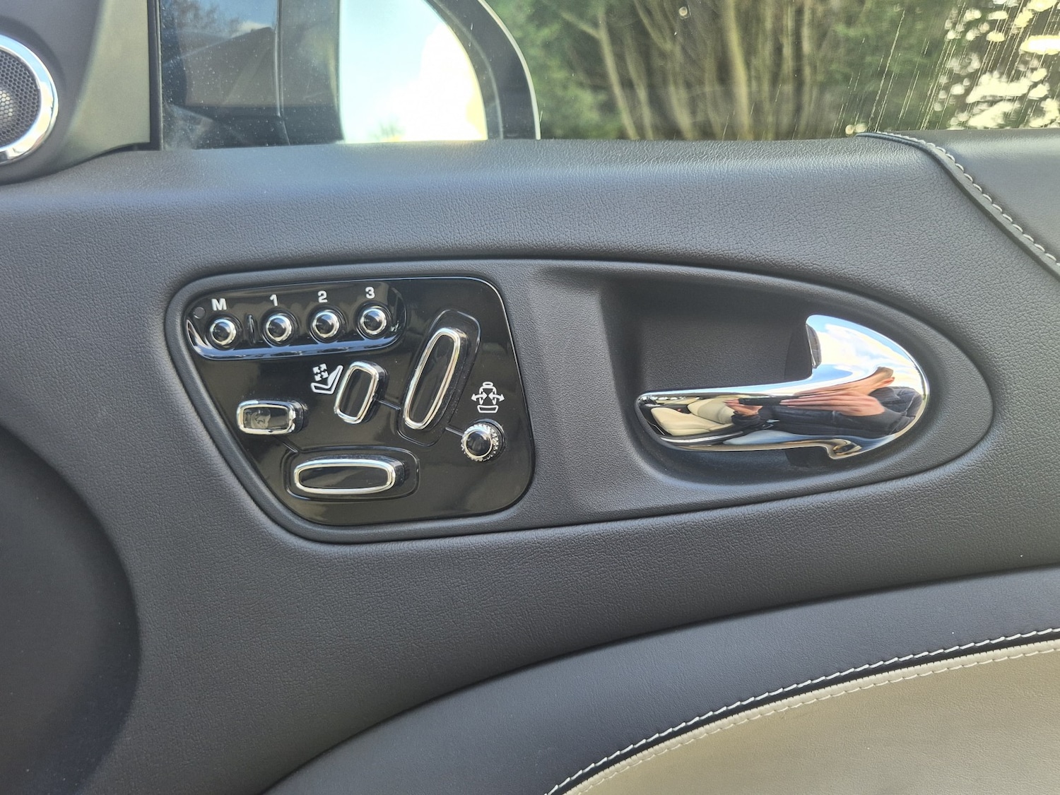 Used Jaguar XKR 2013 for sale - 78121531: Photo 25