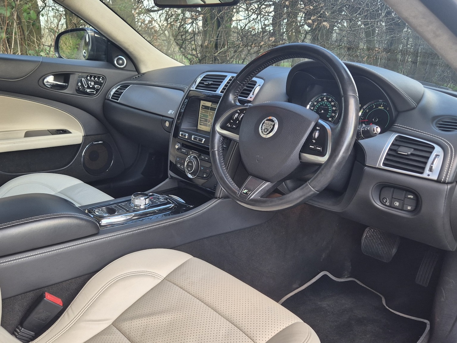 Used Jaguar XKR 2013 for sale - 78121531: Photo 5