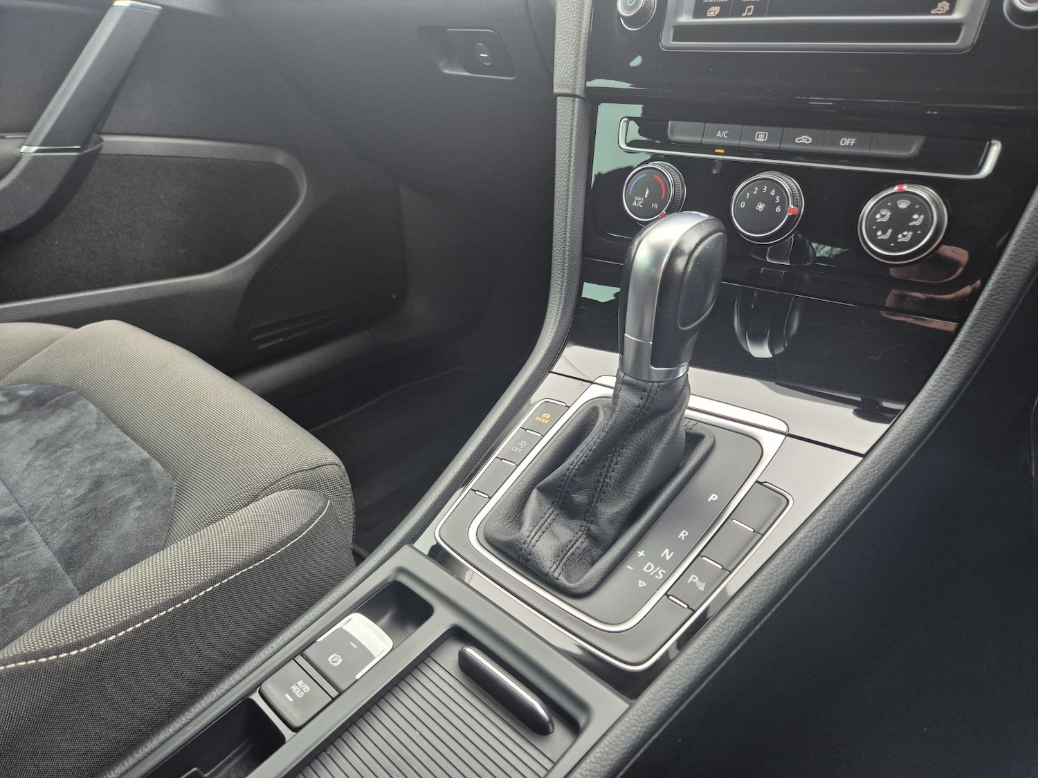 Used Volkswagen Golf 2016 for sale - 77173165: Photo 26