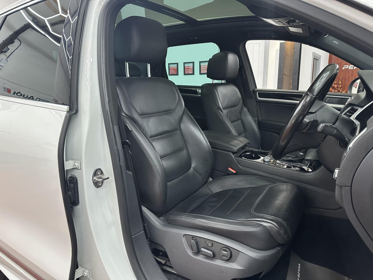 Used Volkswagen Touareg 2017 for sale - 77736216: Photo 17