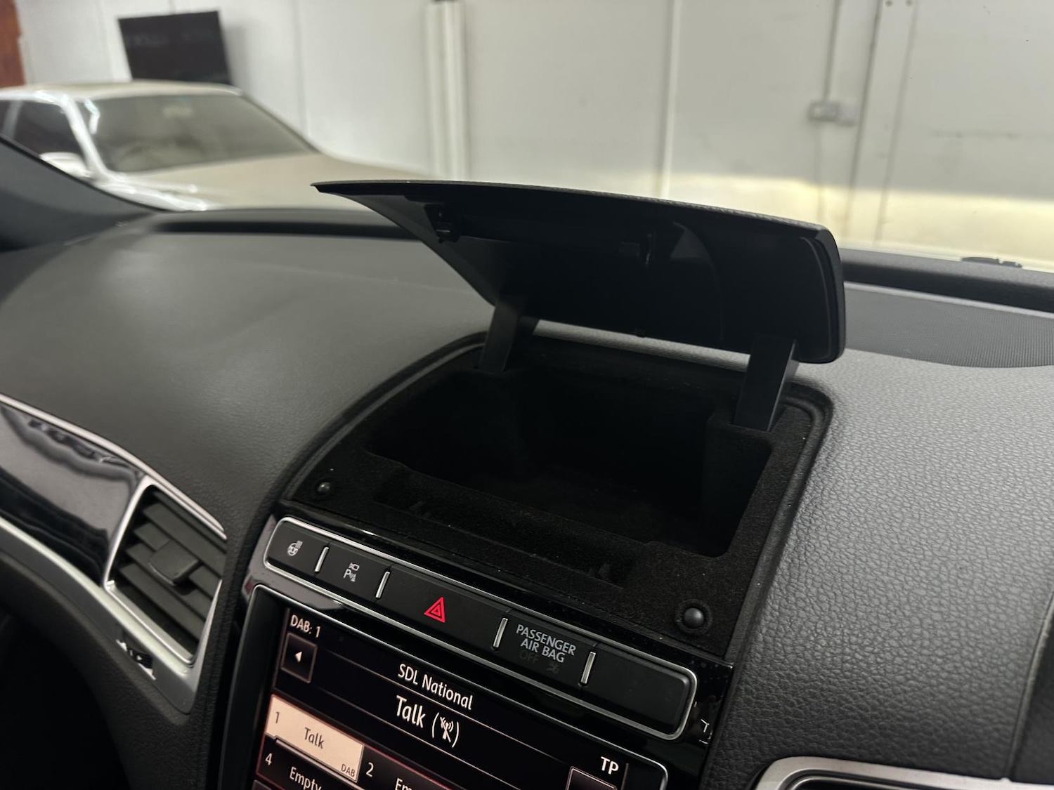 Used Volkswagen Touareg 2017 for sale - 77736216: Photo 40