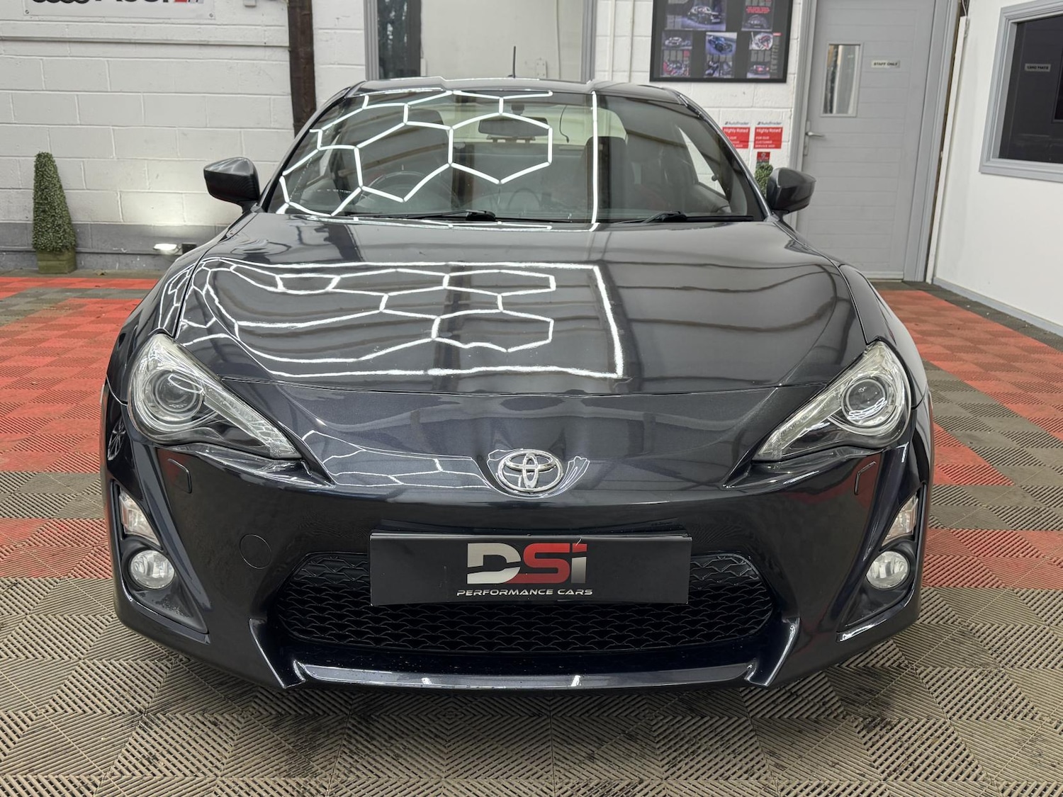 Used Toyota GT86 2014 for sale - 77438777: Photo 2