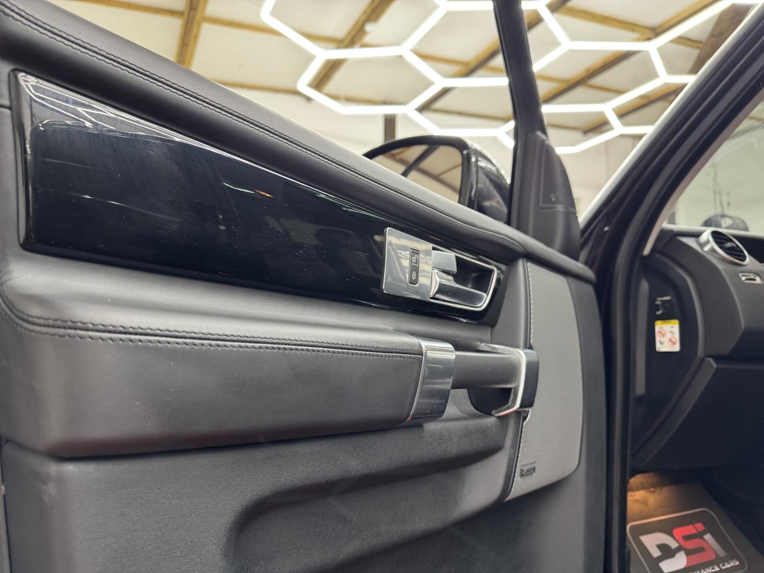 Used Land Rover Discovery 2016 for sale - 76864293: Photo 28