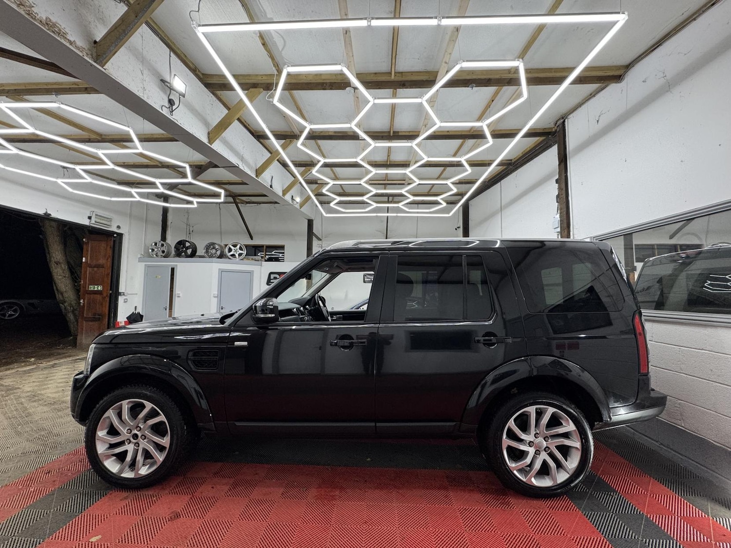Used Land Rover Discovery 2016 for sale - 76864293: Photo 5