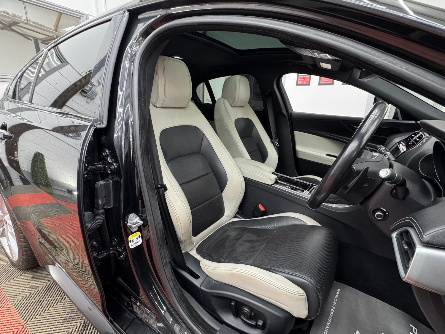 Used Jaguar XE 2016 for sale - 77903524: Photo 19