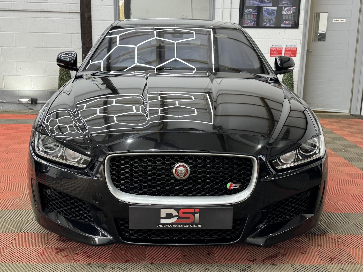 Used Jaguar XE 2016 for sale - 77903524: Photo 2
