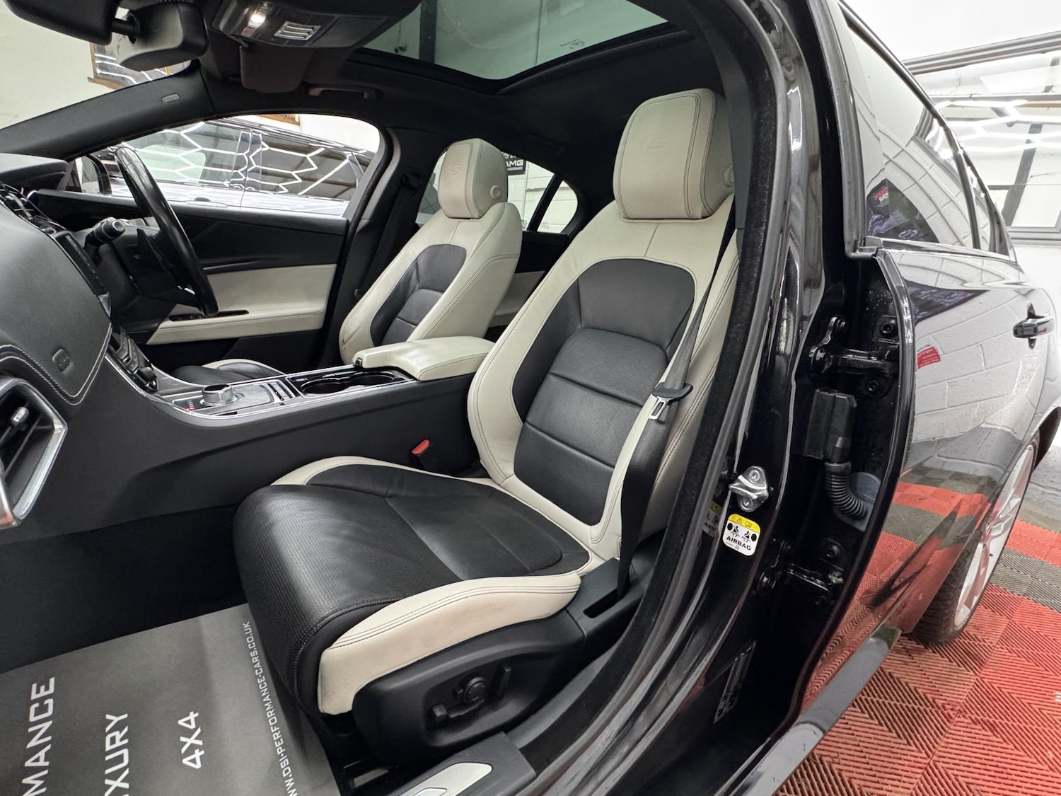 Used Jaguar XE 2016 for sale - 77903524: Photo 25