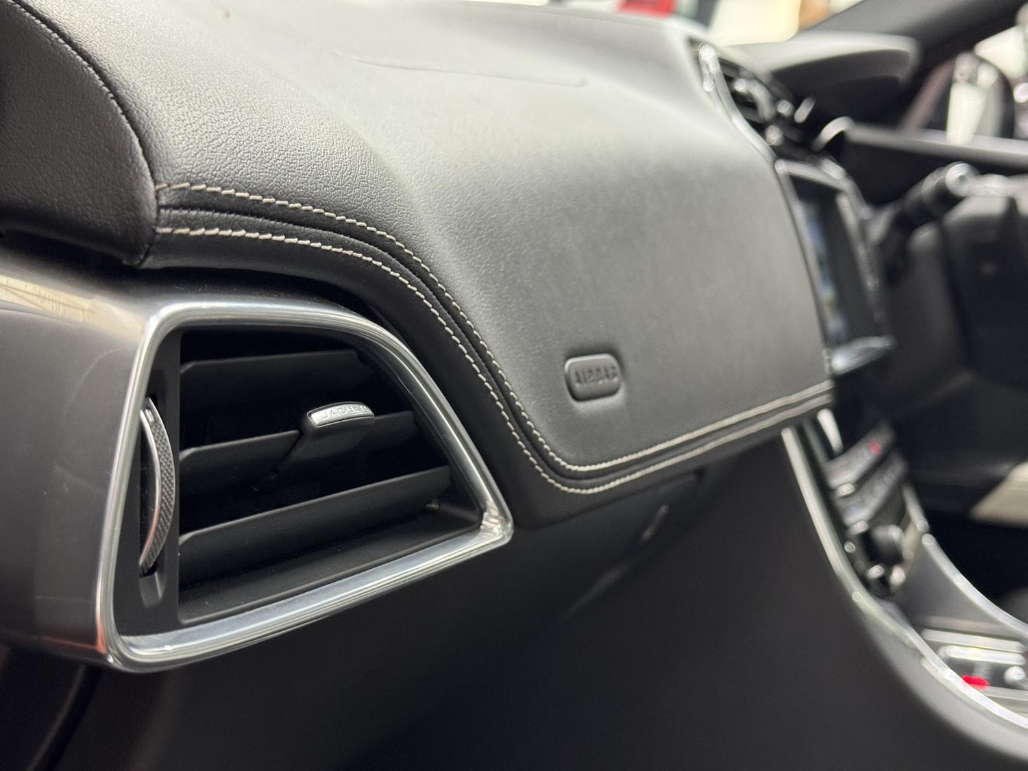 Used Jaguar XE 2016 for sale - 77903524: Photo 26