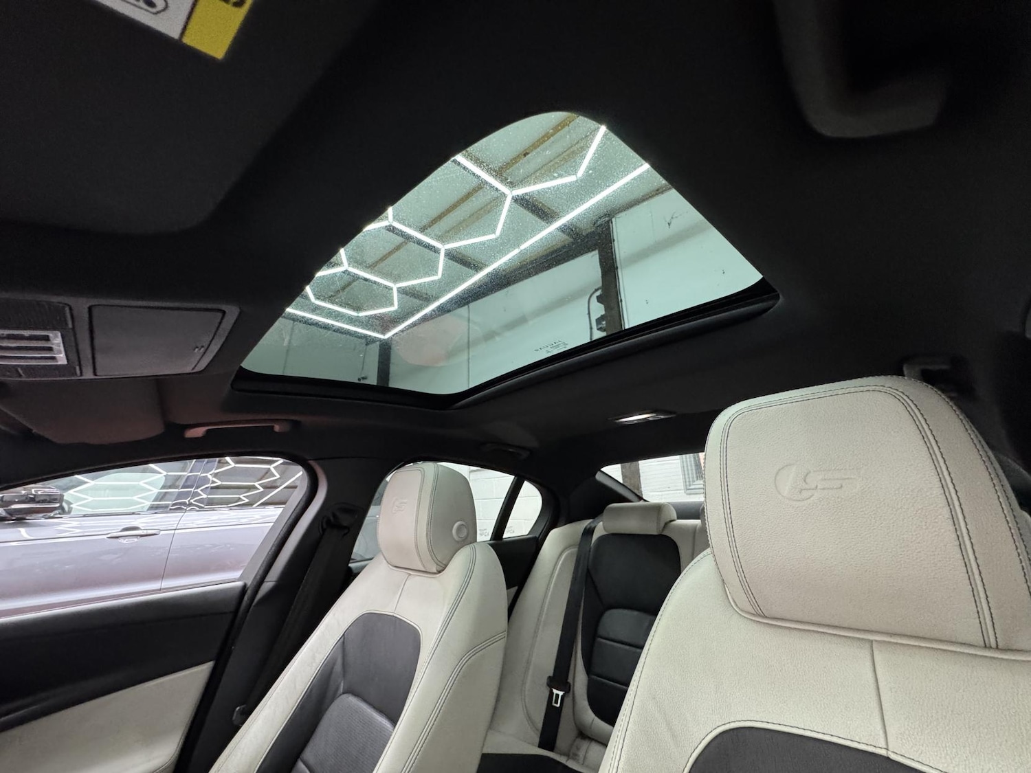 Used Jaguar XE 2016 for sale - 77903524: Photo 28