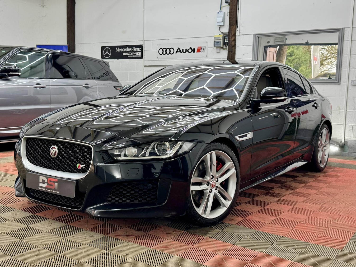 Used Jaguar XE 2016 for sale - 77903524: Photo 3