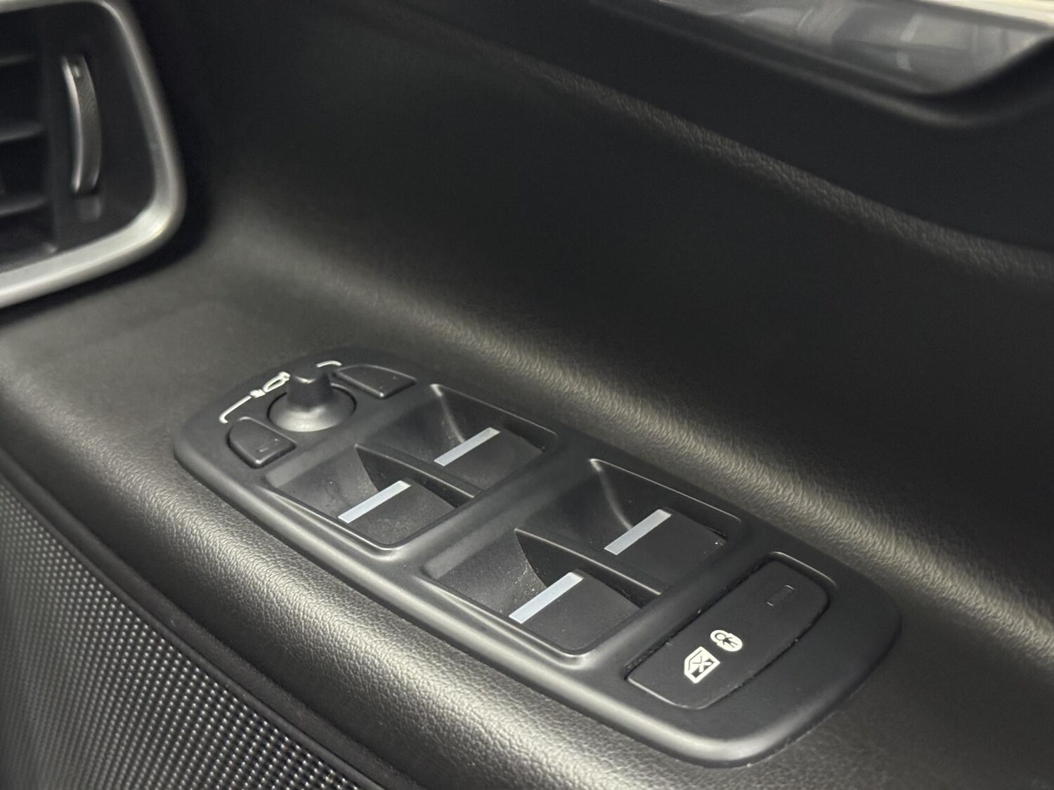 Used Jaguar XE 2016 for sale - 77903524: Photo 35