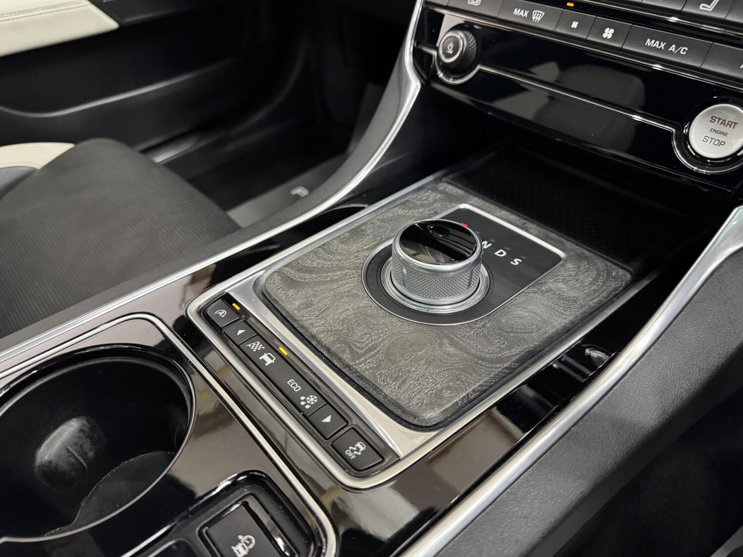 Used Jaguar XE 2016 for sale - 77903524: Photo 37