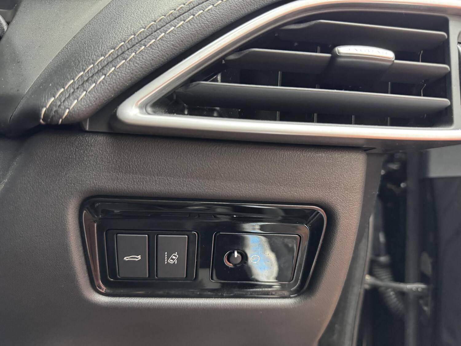 Used Jaguar XE 2016 for sale - 77903524: Photo 52