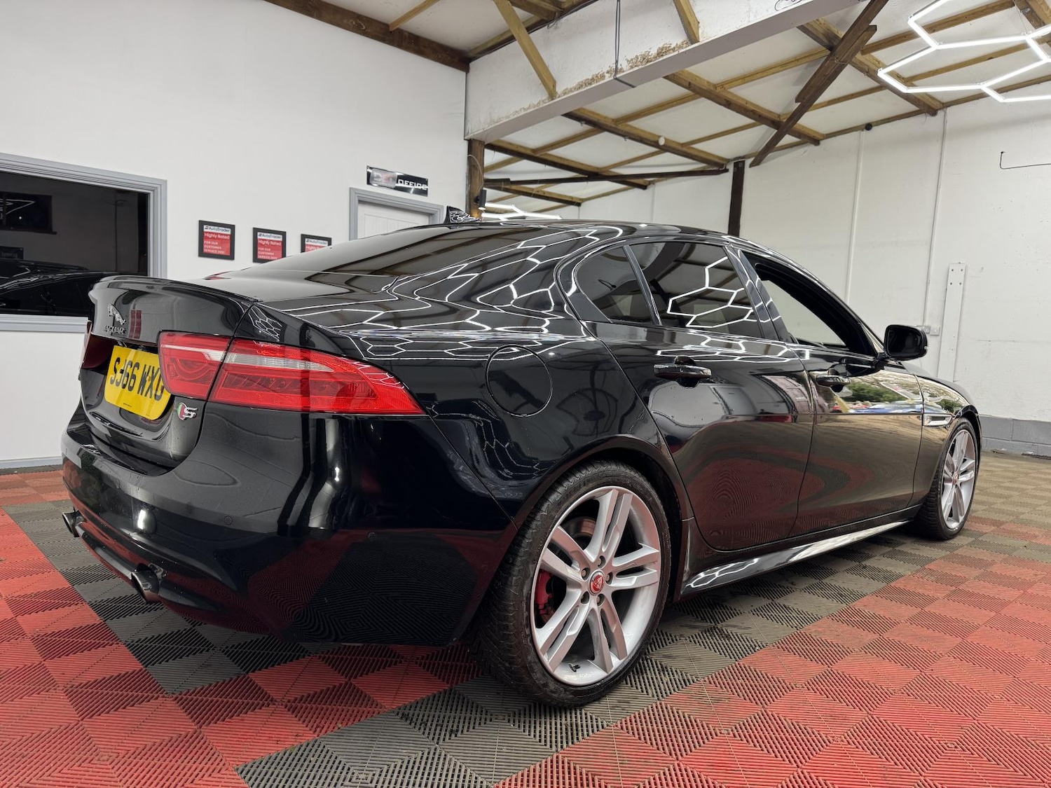 Used Jaguar XE 2016 for sale - 77903524: Photo 7