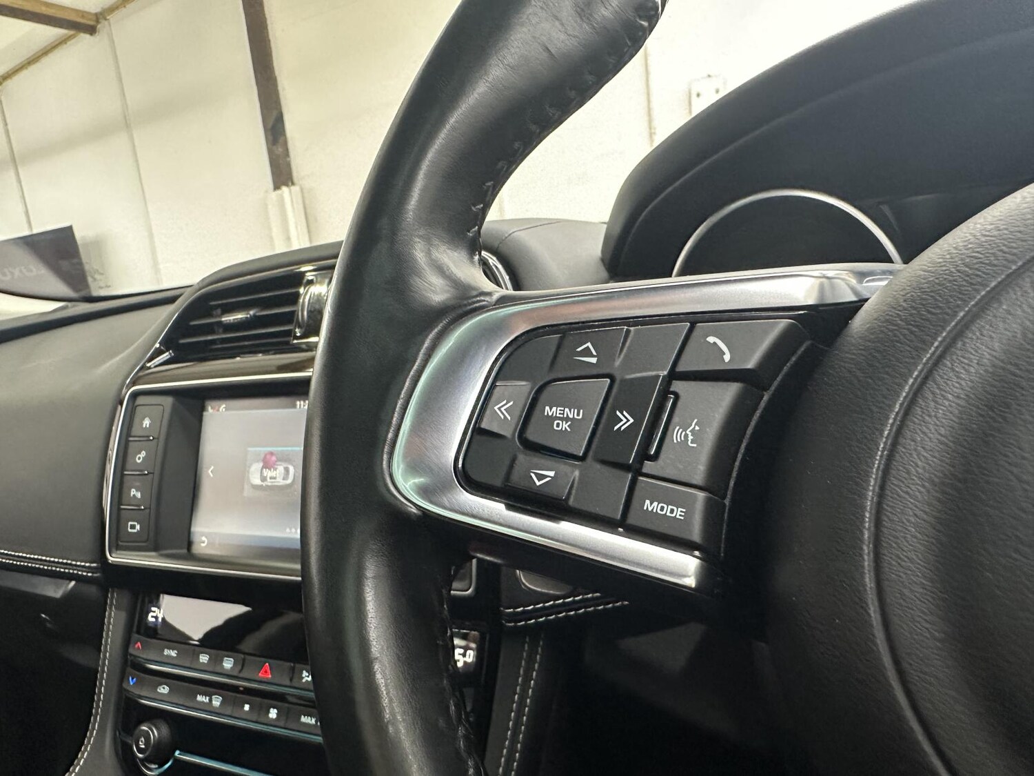 Used Jaguar F-Pace 2016 for sale - 77525793: Photo 53